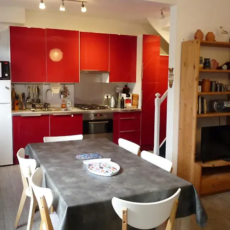 Les Cailloux Verts Holiday home *